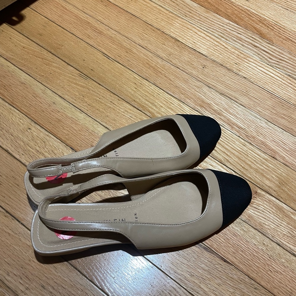 Anne Klein Tan and Black Slingback Flats